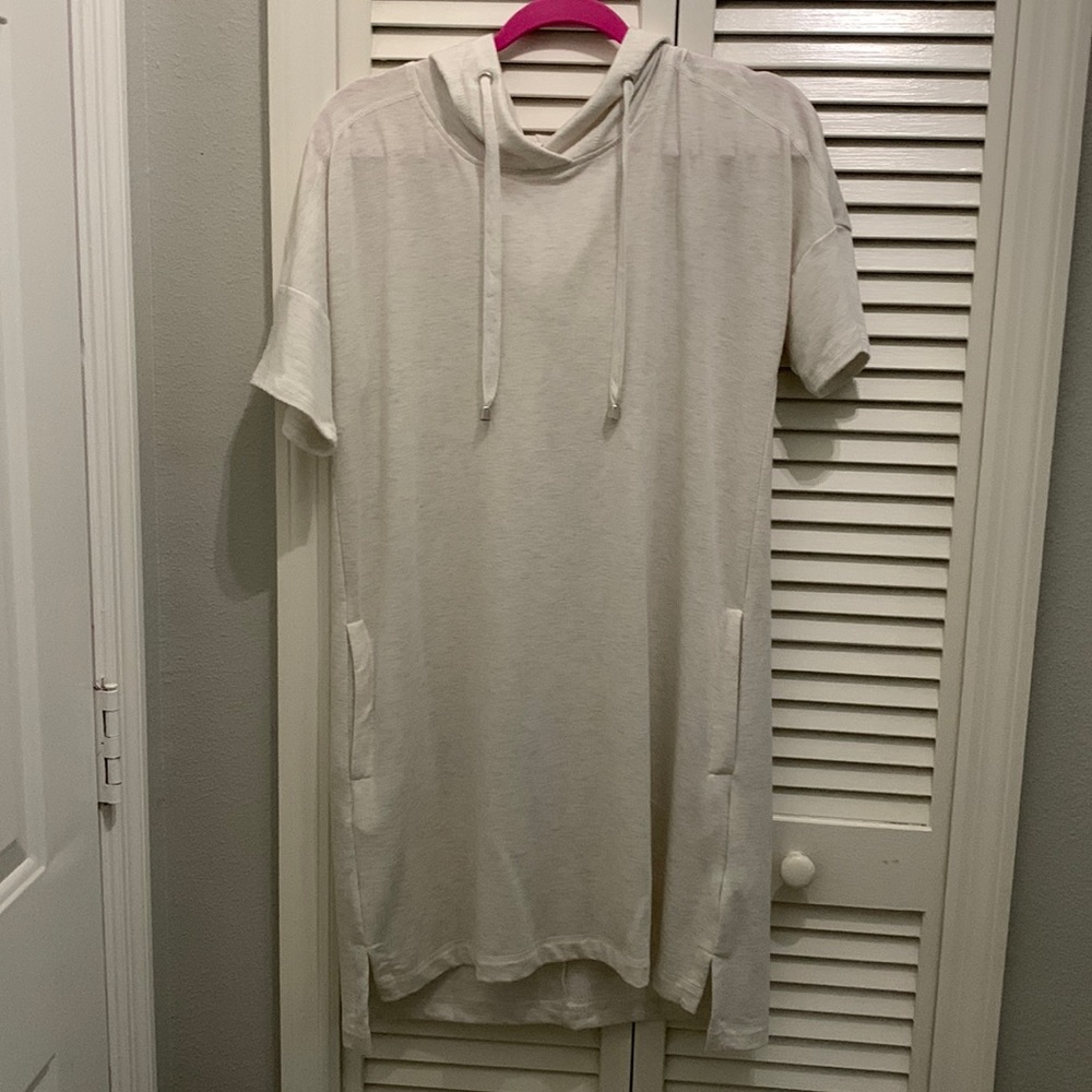 White dress with pockets and adjustable hood from Cable & Gauge size Small